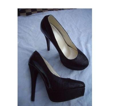 Chaussures Bouxwiller Bas-Rhin - Photos Vivastreet Escarpins Noir Brillant pt 39 talons 14 cm-neufs