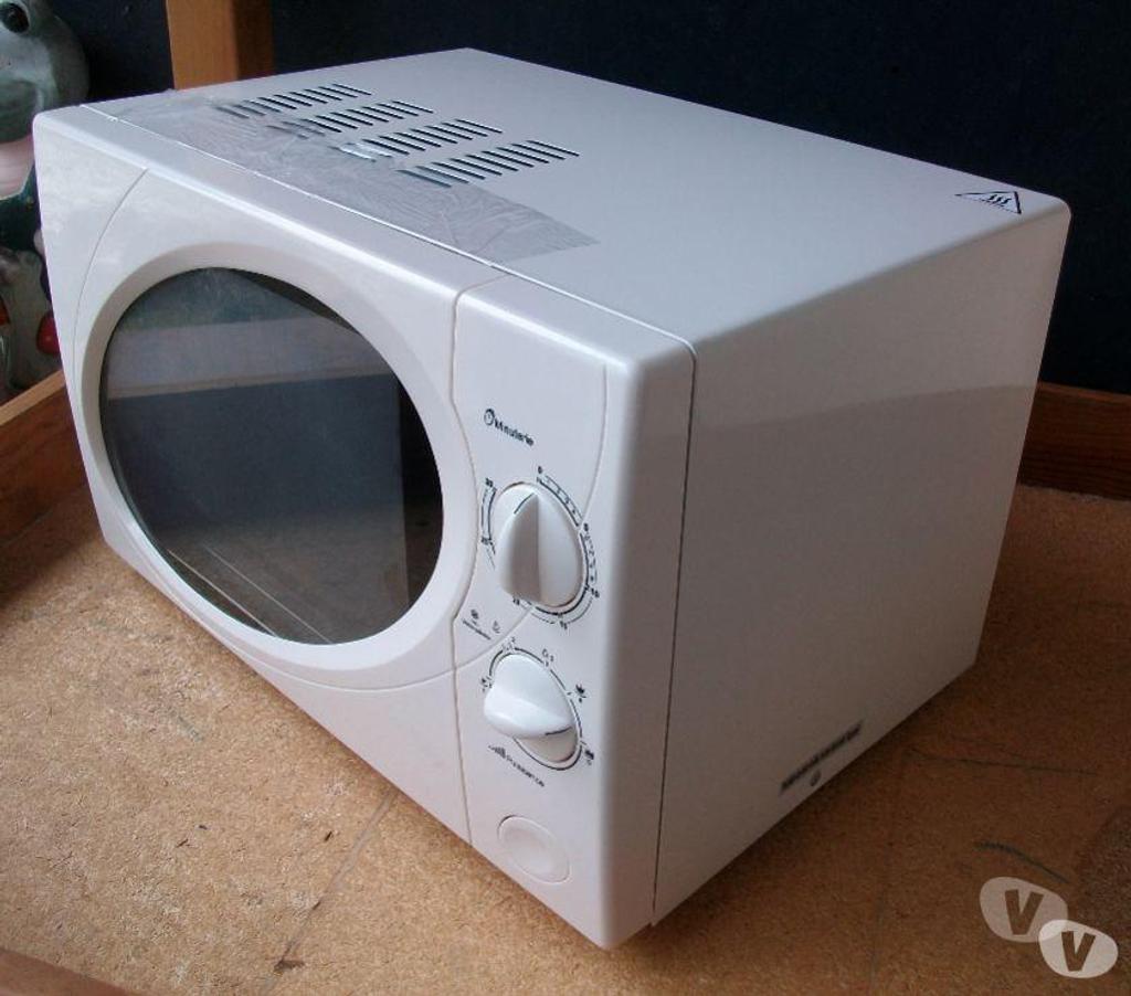 Electroménager occasion Bas-Rhin Bouxwiller - 67330 - Photos Vivastreet FOUR MICRO-ONDES 17 Litres MATHON-Neuf