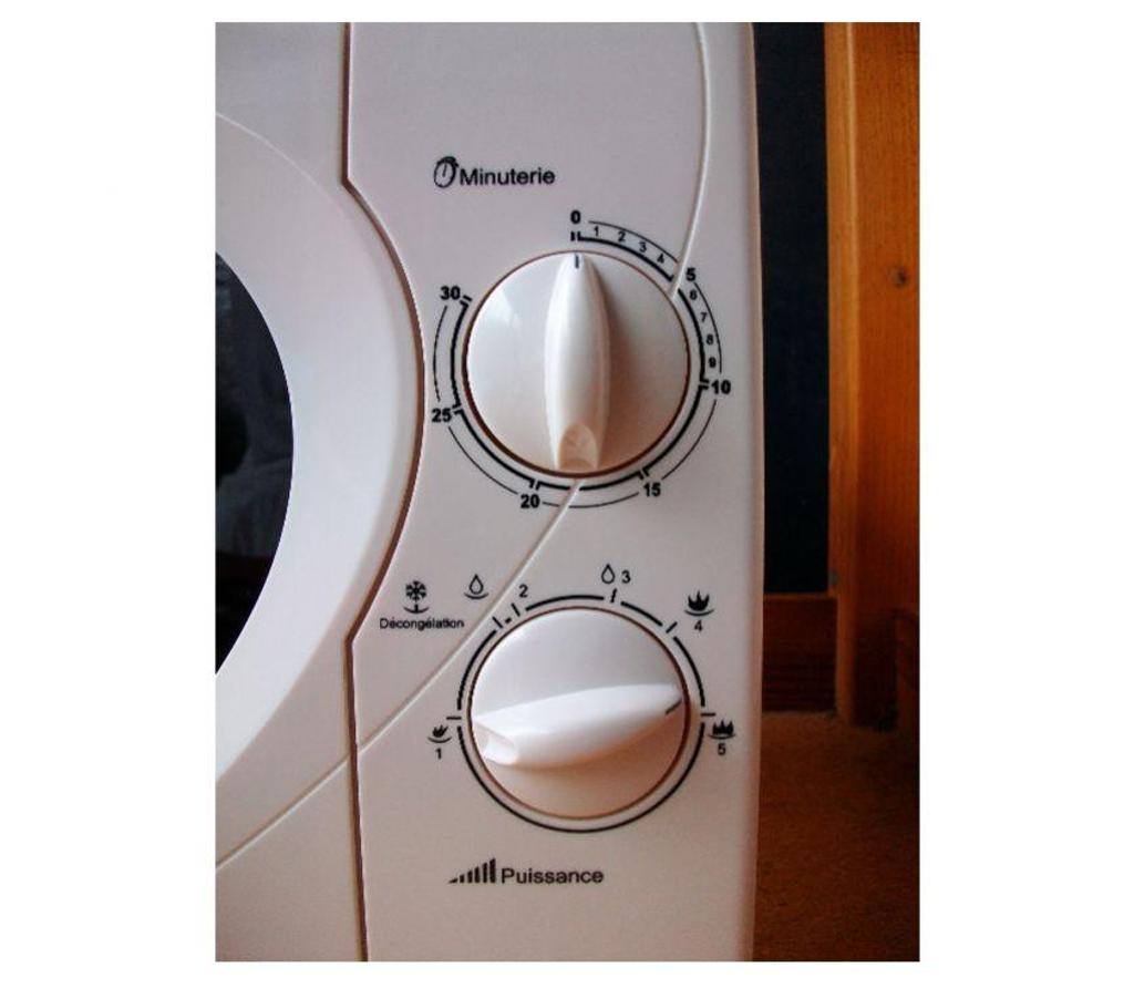 Electroménager occasion Bas-Rhin Bouxwiller - 67330 - Photos Vivastreet FOUR MICRO-ONDES 17 Litres MATHON-Neuf
