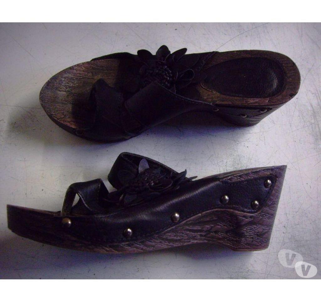 Chaussures Bas-Rhin Bouxwiller - 67330 - Photos Vivastreet Sabots entredoigts Noir à Fleurs pt 37-3 €