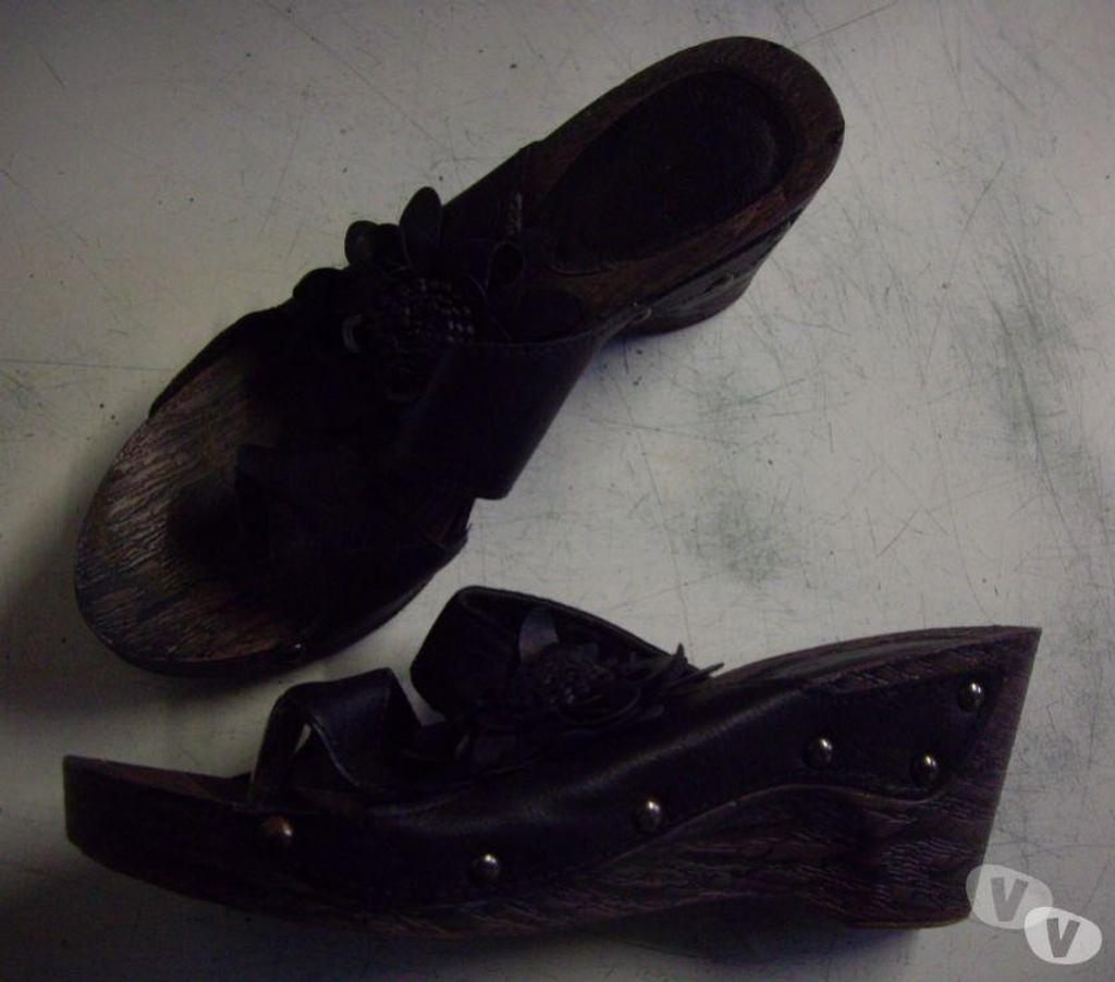 Chaussures Bas-Rhin Bouxwiller - 67330 - Photos Vivastreet Sabots entredoigts Noir à Fleurs pt 37-3 €