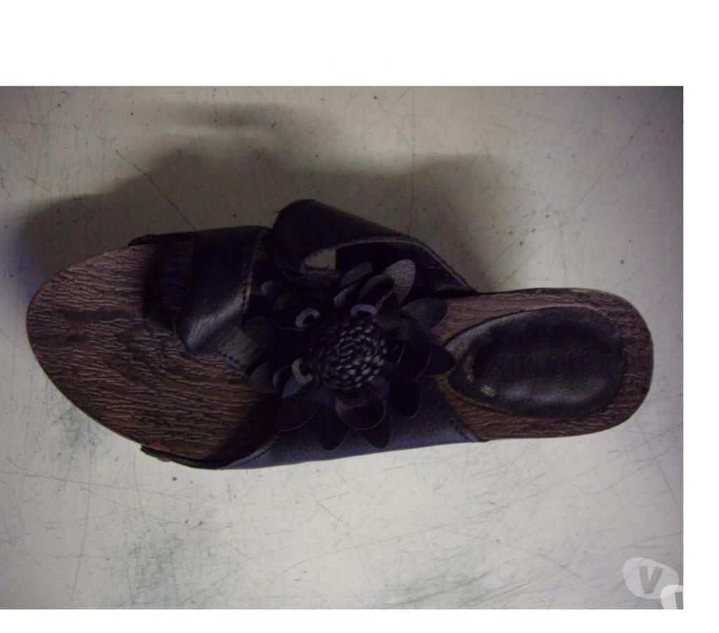 Chaussures Bas-Rhin Bouxwiller - 67330 - Photos Vivastreet Sabots entredoigts Noir à Fleurs pt 37-3 €
