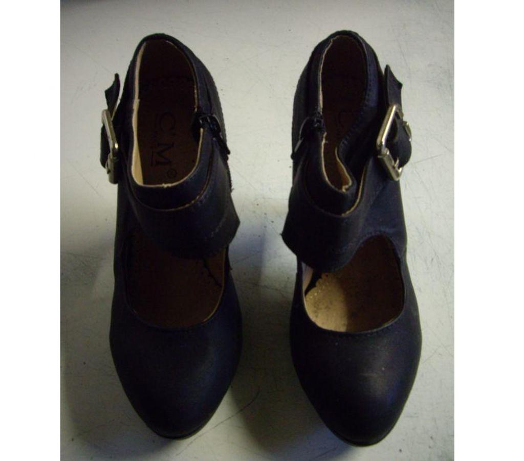 Chaussures Bas-Rhin Bouxwiller - 67330 - Photos Vivastreet Escarpins Noir à boucle talon 10 cm pt 38 à 7 €