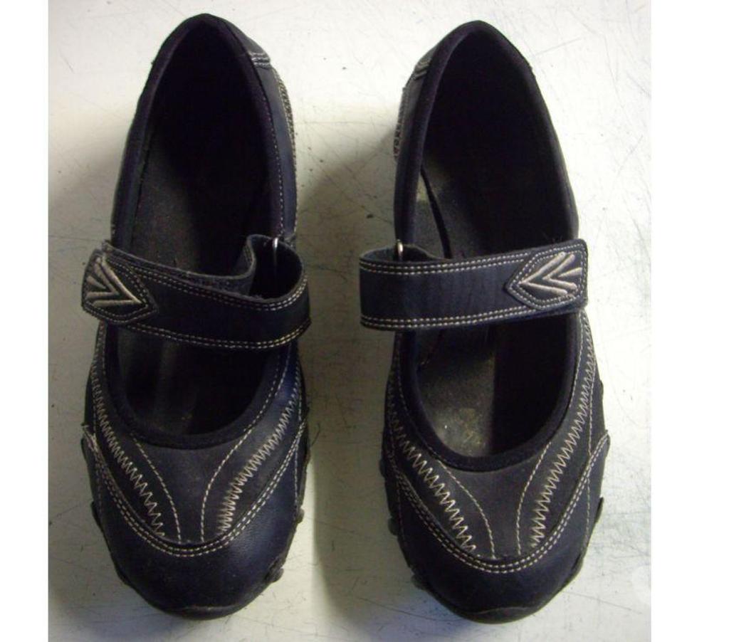 Chaussures Bas-Rhin Bouxwiller - 67330 - Photos Vivastreet Derbies Noir à scratch pt 37 à 5 €
