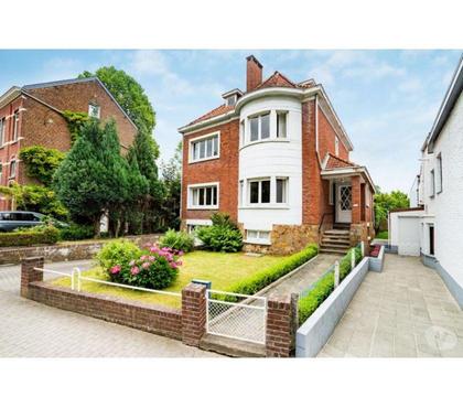 Maison à vendre Malafretaz Ain - Photos Vivastreet Vaste demeure familiale à moderniser, à deux pas du Douaire!