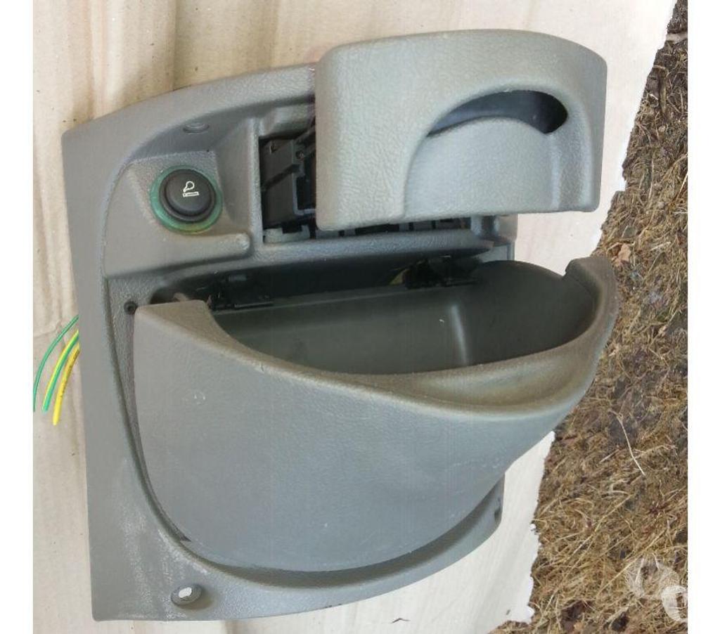 Pièces et services auto Seine-et-Marne Montceaux les Provins - 77151 - Photos Vivastreet console cendrier 