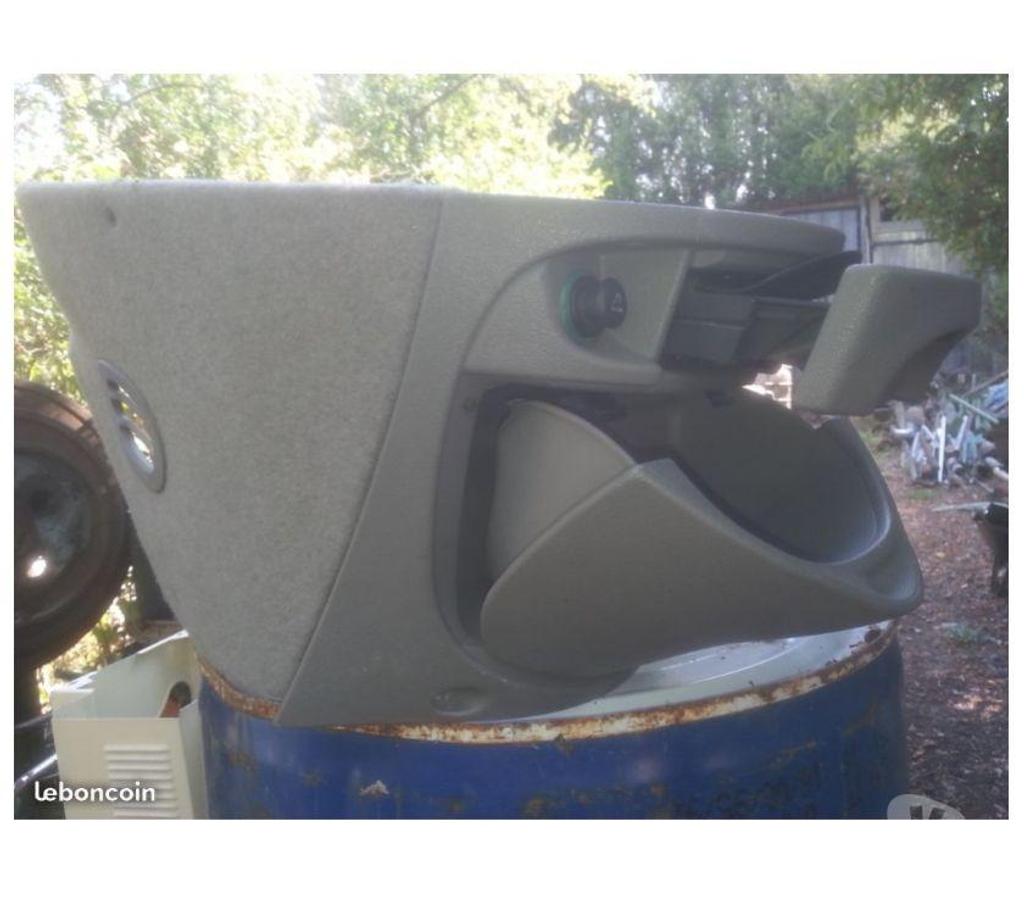 Pièces et services auto Seine-et-Marne Montceaux les Provins - 77151 - Photos Vivastreet console cendrier 