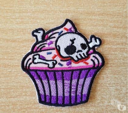 Collections Carnon Hérault - Photos Vivastreet Ecusson brodé cupcake et tête de mort 6,5x6,5 cm