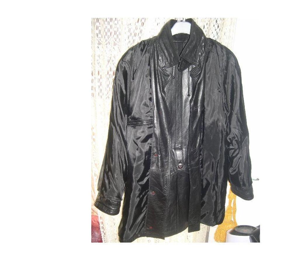 Vêtements occasion Bouches-du-Rhône Aix en Provence - Photos Vivastreet VESTE NOIR CUIRE 100 % FEMME MARQUE VERA PELLE TAILLE 40 