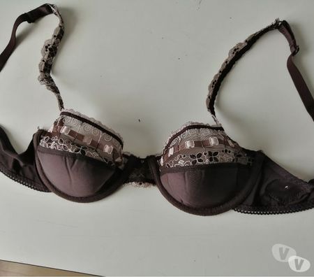 Vêtements occasion Val-d'Oise Bernes sur Oise - 95340 - Photos Vivastreet SOUTIEN GORGE ( FRANÇAIS) TRICOLORE & BRODERIE TAILLE 90B