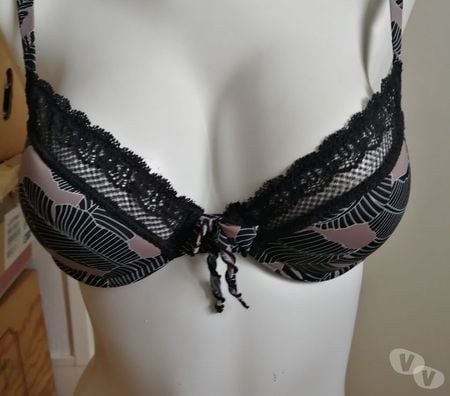 Vêtements occasion Val-d'Oise Bernes sur Oise - 95340 - Photos Vivastreet DE CHEZ WELL SOUTIEN GORGE VOIR DENTELLE TAILLE 90A