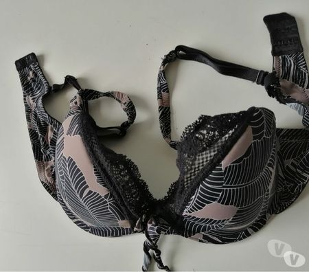 Vêtements occasion Val-d'Oise Bernes sur Oise - 95340 - Photos Vivastreet DE CHEZ WELL SOUTIEN GORGE VOIR DENTELLE TAILLE 90A