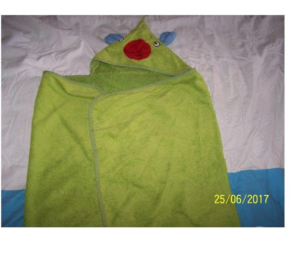 Equipements bébés Hauts-de-Seine Issy les Moulineaux - 92130 - Photos Vivastreet CAPE DE BAIN MIXTE A RABAS DEPUIS LA NAISSANCE