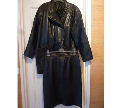 Vêtements occasion Le Kremlin Bicetre Val-de-Marne - Photos Vivastreet Manteau cuir Pierre le Loup noir femme