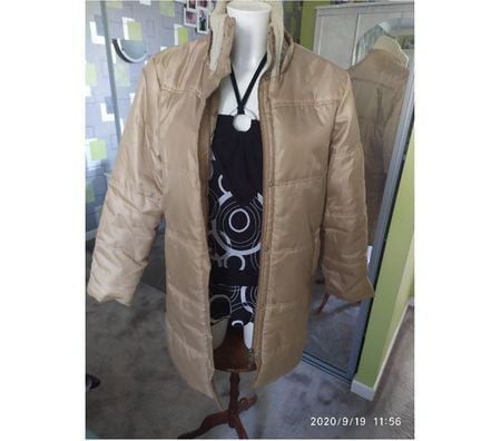 Vêtements occasion Moselle Florange - 57190 - Photos Vivastreet manteau matelassé beige Carla Faustini T 3840