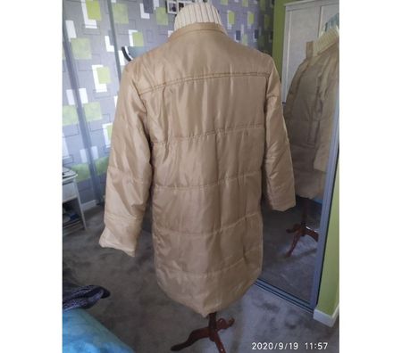 Vêtements occasion Moselle Florange - 57190 - Photos Vivastreet manteau matelassé beige Carla Faustini T 3840