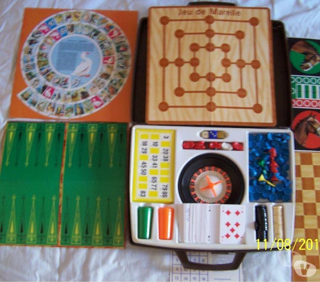 Jeux - Jouets Hauts-de-Seine Issy les Moulineaux - 92130 - Photos Vivastreet MALETTE AVEC DIVERS JEUX DE SOCIETE CLASSIQUE