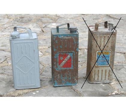 Collection Maule Yvelines - Photos Vivastreet 2 Bidons d'essence anciens