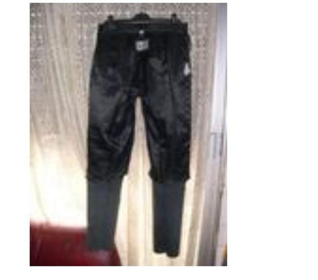 Vêtements occasion Bouches-du-Rhône Aix en Provence - Photos Vivastreet PANTALON DAME CUIR NOIR TAILLE 32 