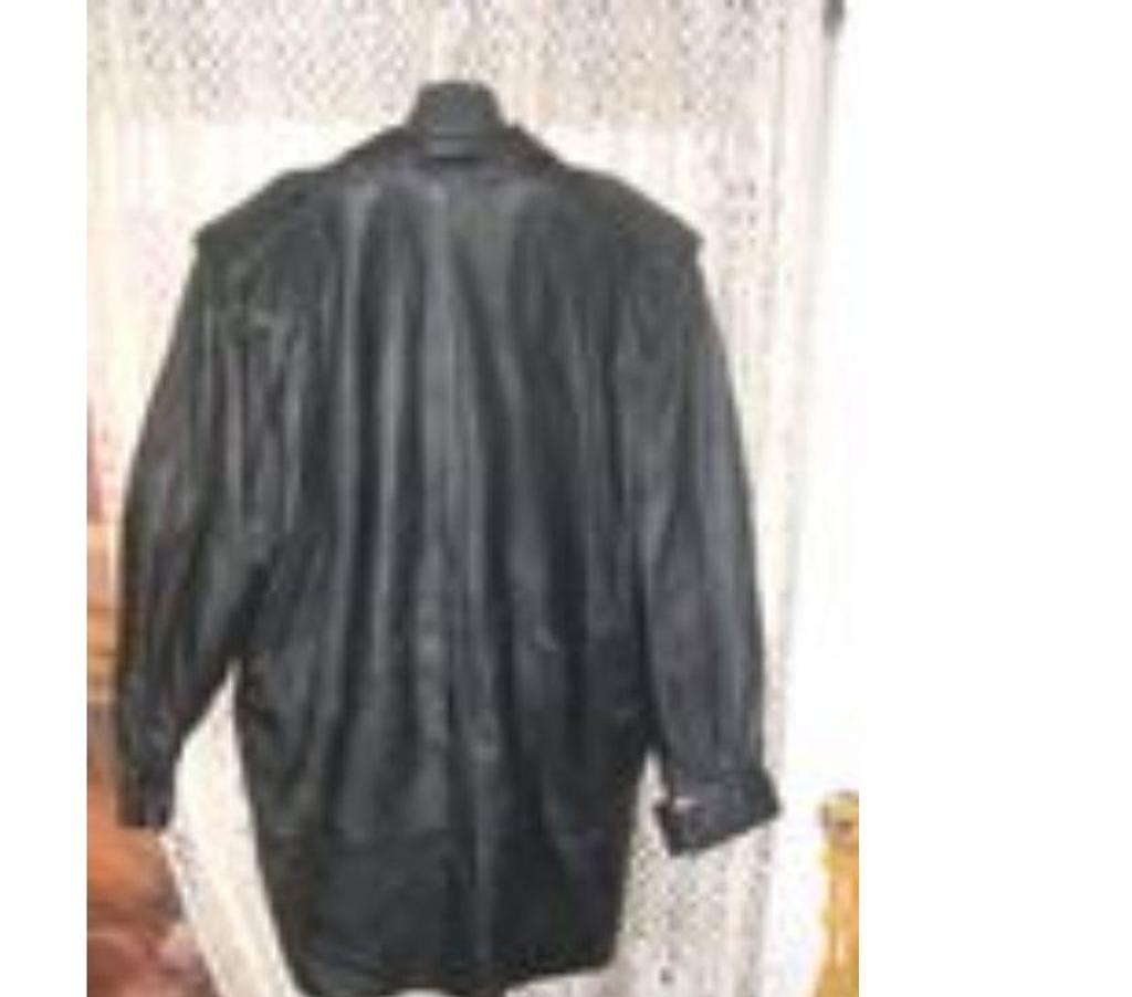 Vêtements occasion Bouches-du-Rhône Aix en Provence - Photos Vivastreet VESTE DAME CUIR VERITABLE VEAU NOIR TAILLE 41