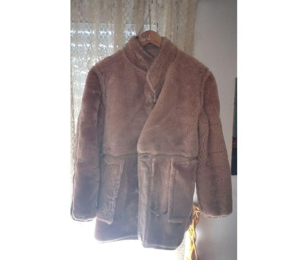 Vêtements occasion Bouches-du-Rhône Aix en Provence - Photos Vivastreet FEMME MANTEAU EN DAIM MARRON BEIGE TAILLE 41 – L