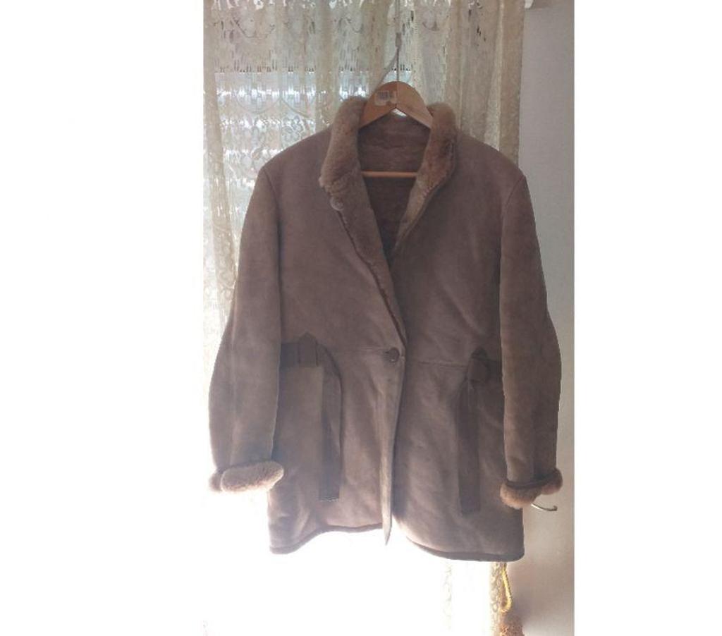 Vêtements occasion Bouches-du-Rhône Aix en Provence - Photos Vivastreet FEMME MANTEAU EN DAIM MARRON BEIGE TAILLE 41 – L