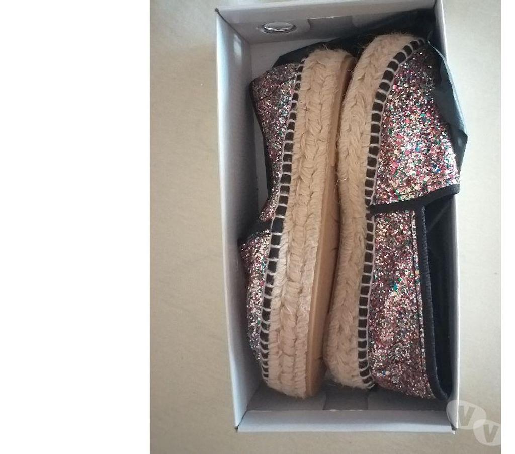 Chaussures Bouches-du-Rhône Aix en Provence - Photos Vivastreet CHAUSSURE FEMME ESPADRILLE EN PAILLETTE LUMINEUX P 38