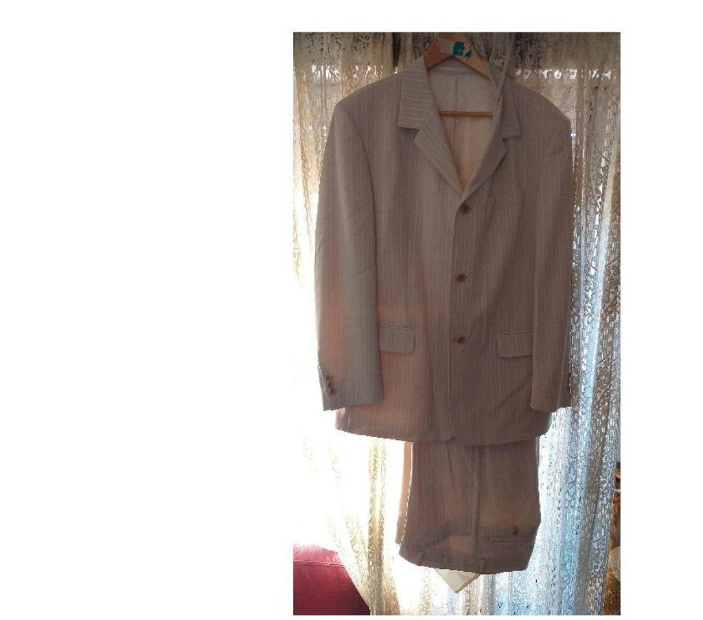Vêtements occasion Bouches-du-Rhône Aix en Provence - Photos Vivastreet COSTUME OLLY GAN BEIGE A RAYURES VESTE 54 PANTALON 46