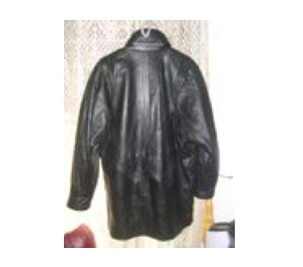 Vêtements occasion Bouches-du-Rhône Aix en Provence - Photos Vivastreet VESTE NOIR CUIR 100 % FEMME MARQUE VERA PELLE TAILLE 40