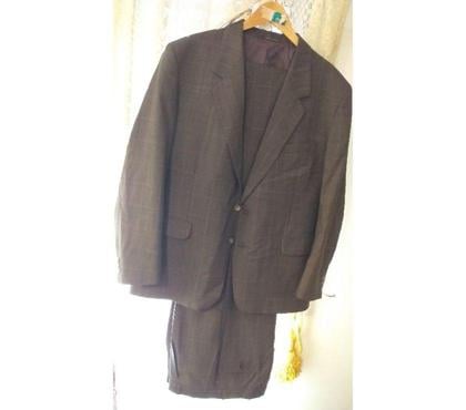 Vêtements occasion Aix en Provence Aix en Provence - Photos Vivastreet COSTUME HOMME RAYURES DAMIER CHARLES GAUBERT HABILLEUR VESTE