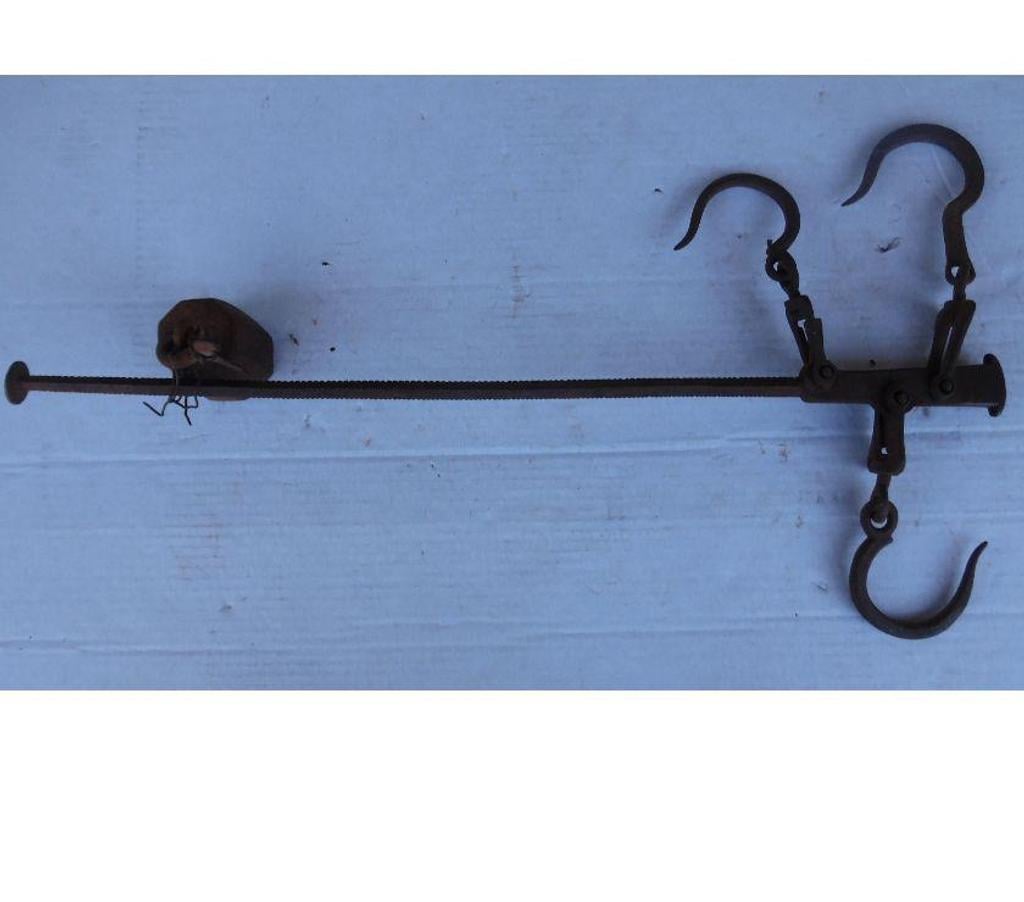  Hérault Castries - 34160 - Photos Vivastreet Balance Romaine à réparer il me semble qu'il y a gravé AH