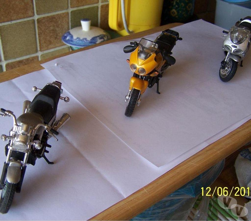 Collection Hauts-de-Seine Issy les Moulineaux - 92130 - Photos Vivastreet LOT DE 15 MOTOS MINIATURES DE COLLECTION