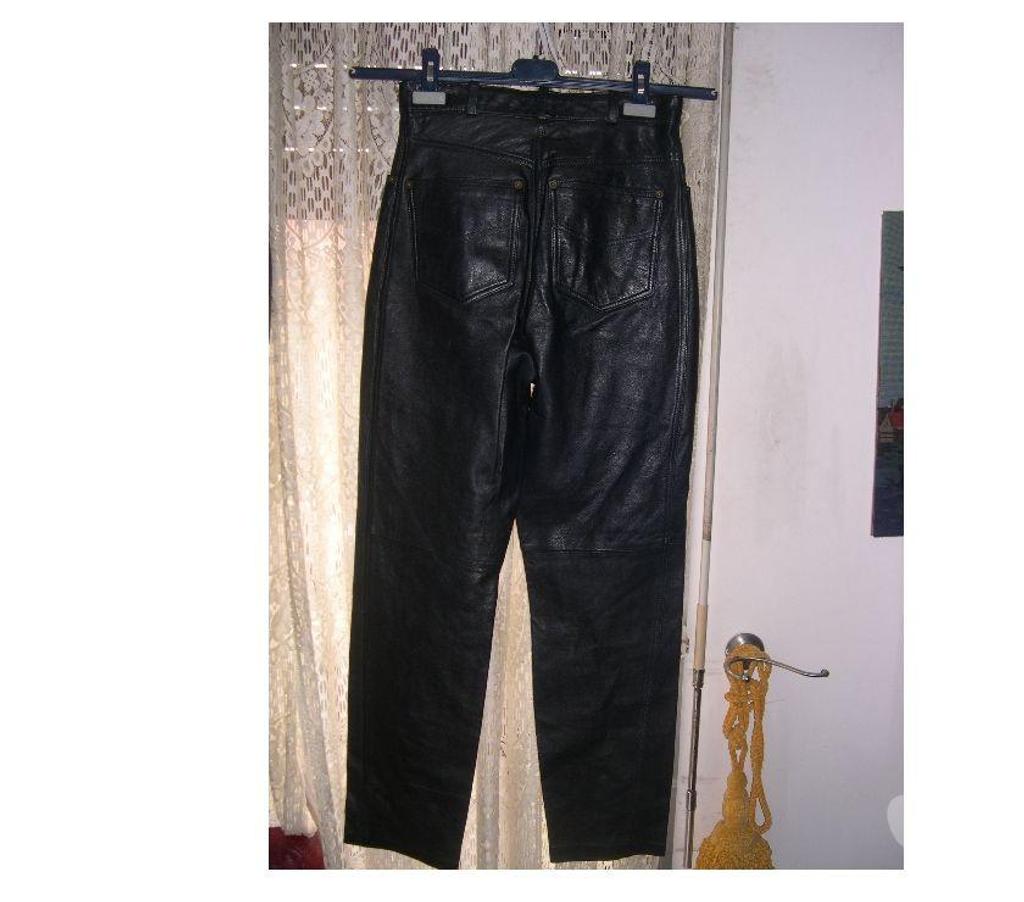 Vêtements occasion Bouches-du-Rhône Aix en Provence - Photos Vivastreet LOT VESTES ET PANTALONS CUIRS 100 % FEMME TAILLES 42 – 38 