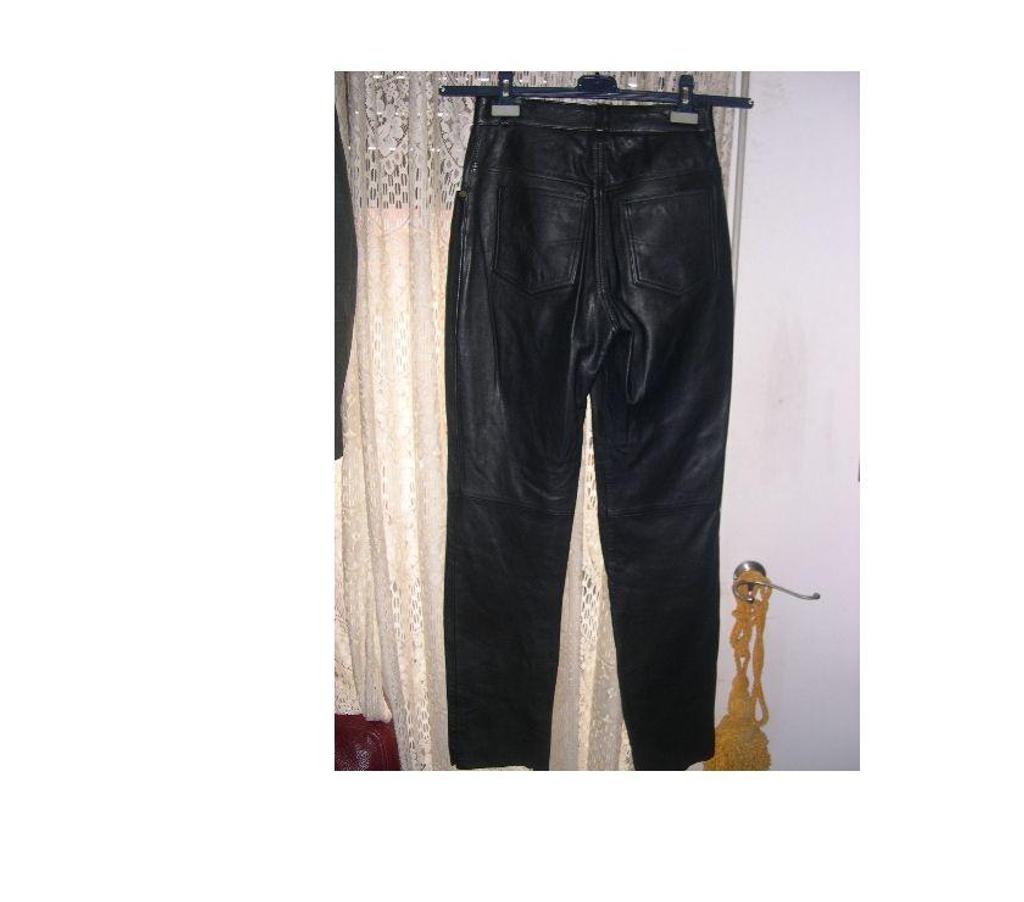Vêtements occasion Bouches-du-Rhône Aix en Provence - Photos Vivastreet ENSEMBLE TAILLEUR FEMME 100 % CUIR NOIR VESTE PANTALON 38 