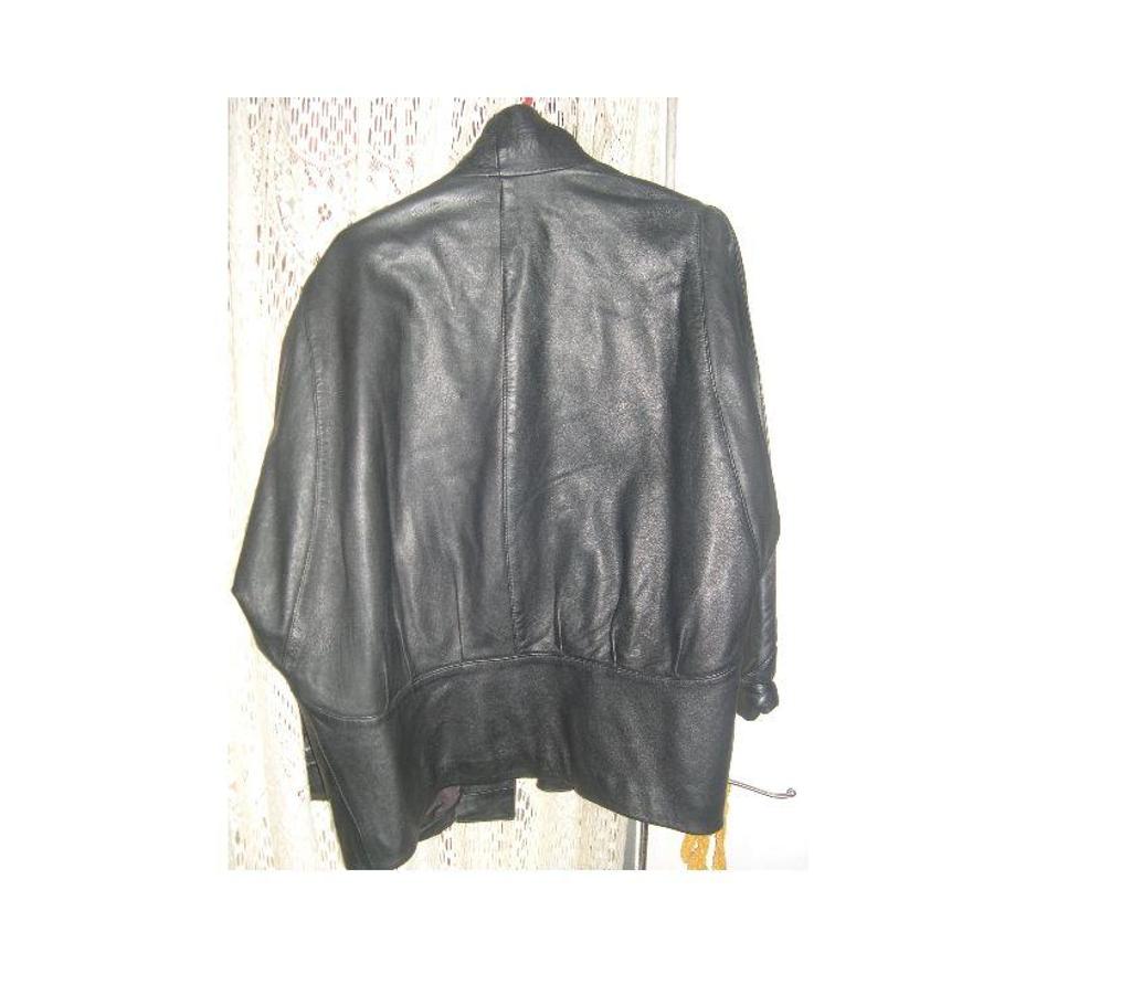 Vêtements occasion Bouches-du-Rhône Aix en Provence - Photos Vivastreet ENSEMBLE TAILLEUR FEMME 100 % CUIR NOIR VESTE PANTALON 38 