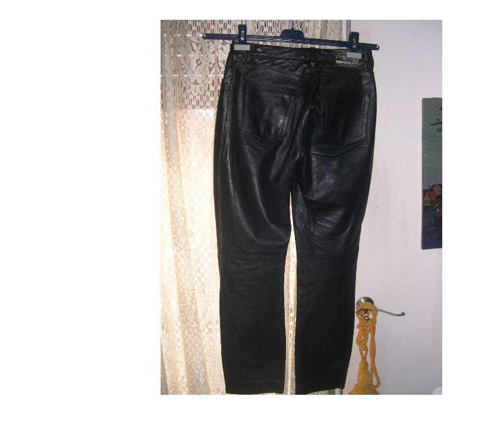 Vêtements occasion Bouches-du-Rhône Aix en Provence - Photos Vivastreet ENSEMBLE TAILLEUR FEMME 100 % CUIR NOIR VESTE PANTALON 38 