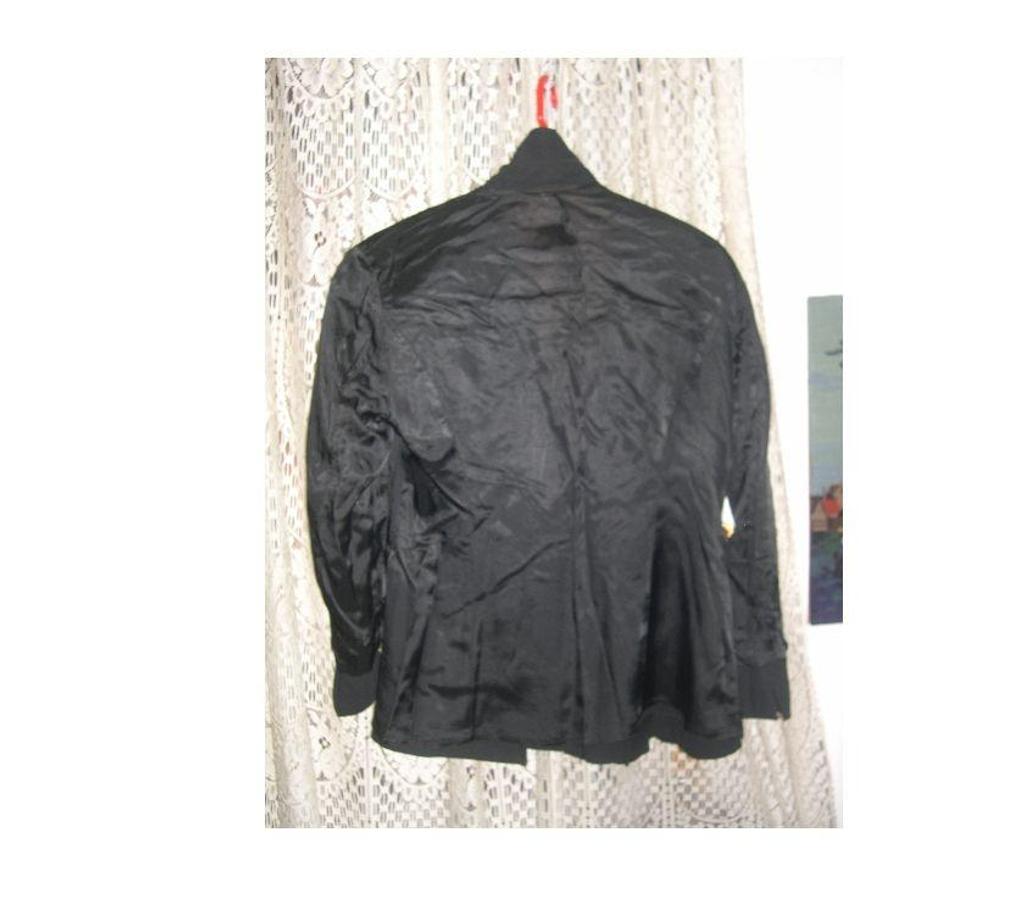 Vêtements occasion Bouches-du-Rhône Aix en Provence - Photos Vivastreet VESTE FEMME NOIR BETTY BARCLAY TAILLE 38 BOUTON DORE 