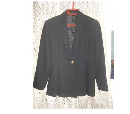 Vêtements occasion Aix en Provence Aix en Provence - Photos Vivastreet VESTE FEMME NOIR BETTY BARCLAY TAILLE 38 BOUTON DORE