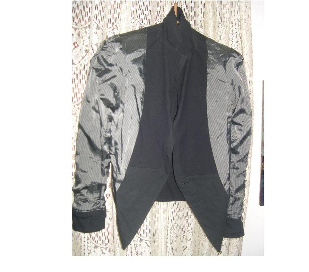 Vêtements occasion Bouches-du-Rhône Aix en Provence - Photos Vivastreet VESTE FEMME NOIR TAILLE 36 COMPTOIR DES COTONNIERS