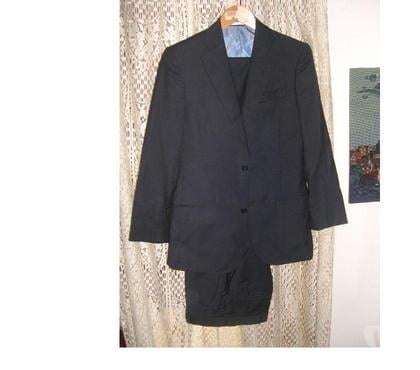 Vêtements occasion Aix en Provence Aix en Provence - Photos Vivastreet COSTUME HOMME IZAC NOIR TAILLE 44 36 LAINE & MOHAIR