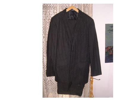 Vêtements occasion Aix en Provence Aix en Provence - Photos Vivastreet COSTUME GRIS FONCE A RAYURES EN LAINE VESTE 44 PANTALON