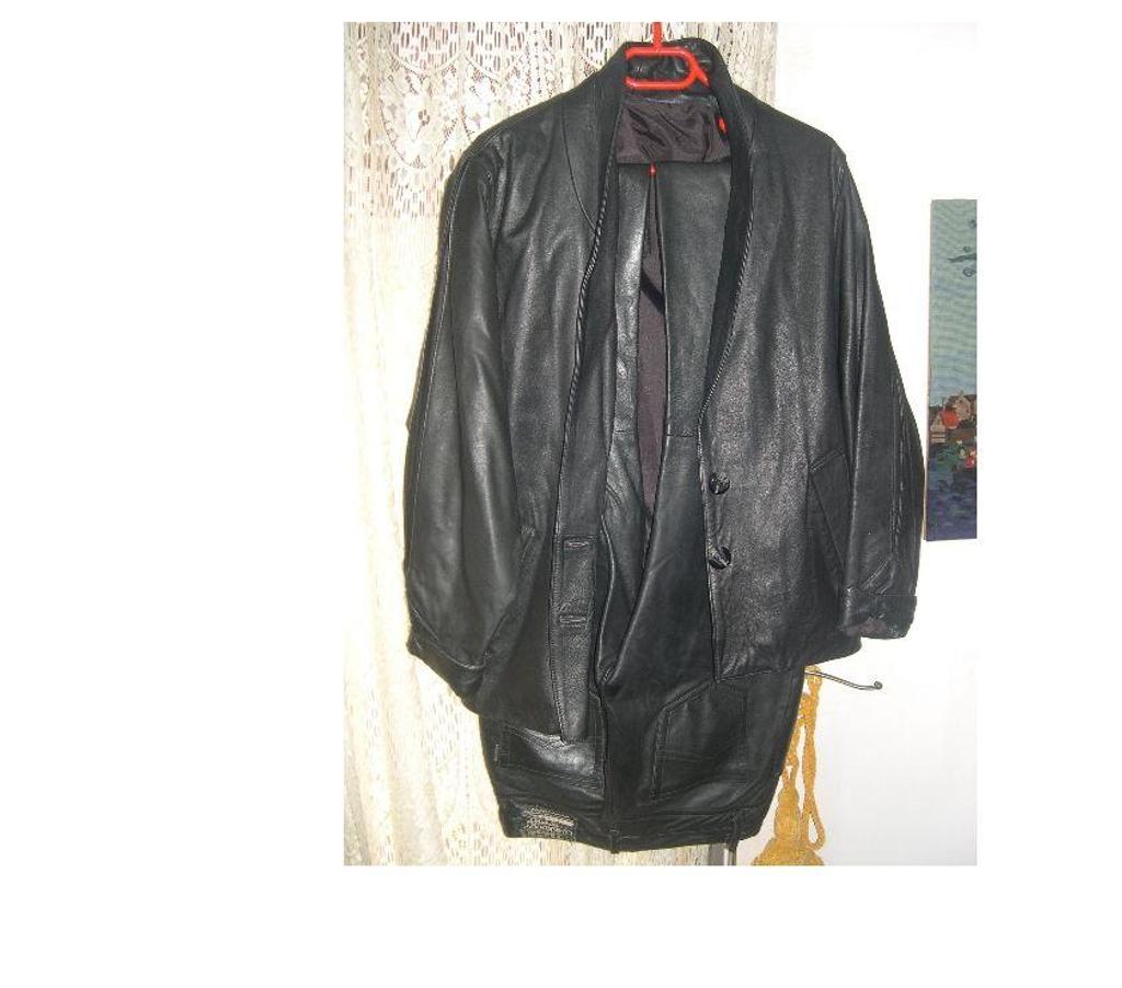 Vêtements occasion Bouches-du-Rhône Aix en Provence - Photos Vivastreet VESTES ET PANTALONS CUIRS 100 % FEMME TAILLES 38 40