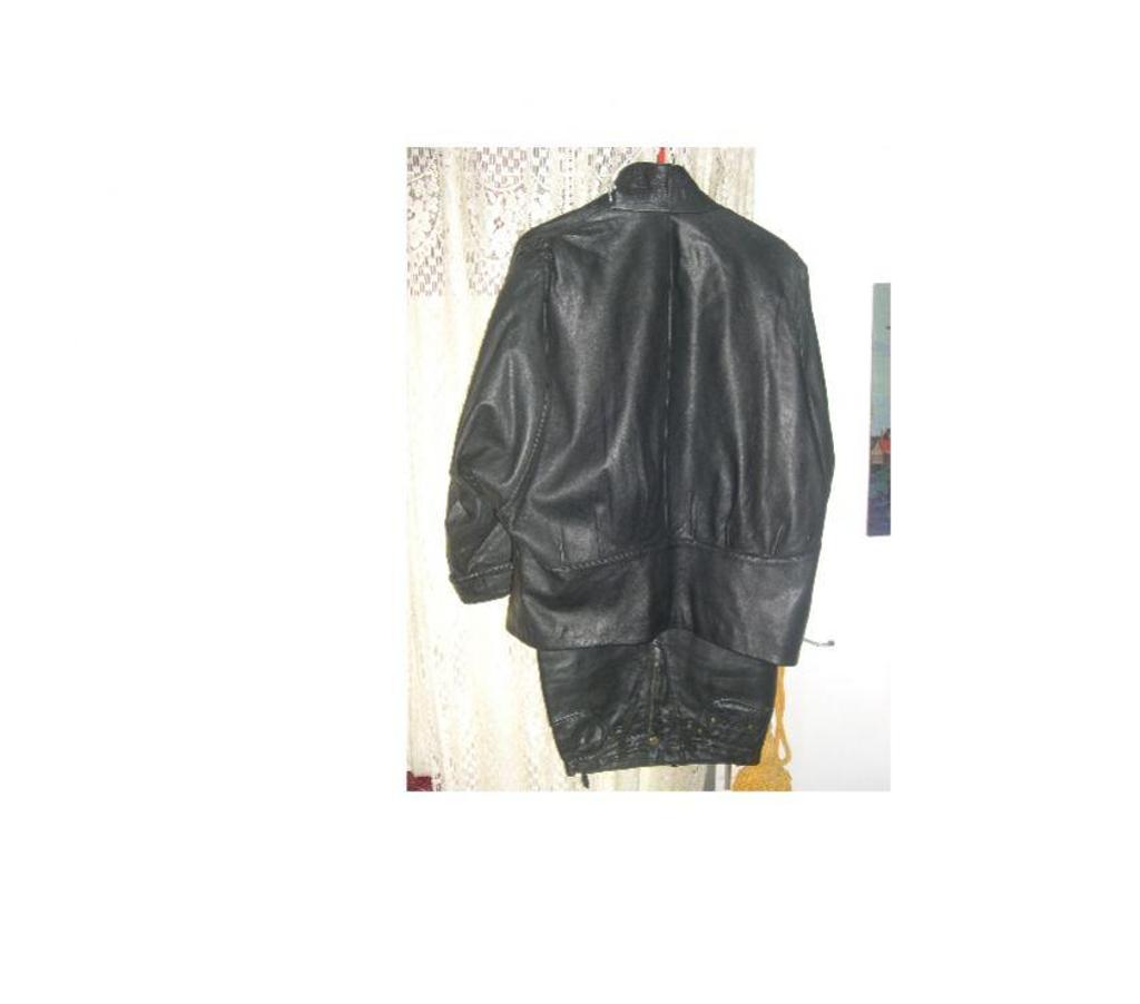 Vêtements occasion Bouches-du-Rhône Aix en Provence - Photos Vivastreet VESTES ET PANTALONS CUIRS 100 % FEMME TAILLES 38 40