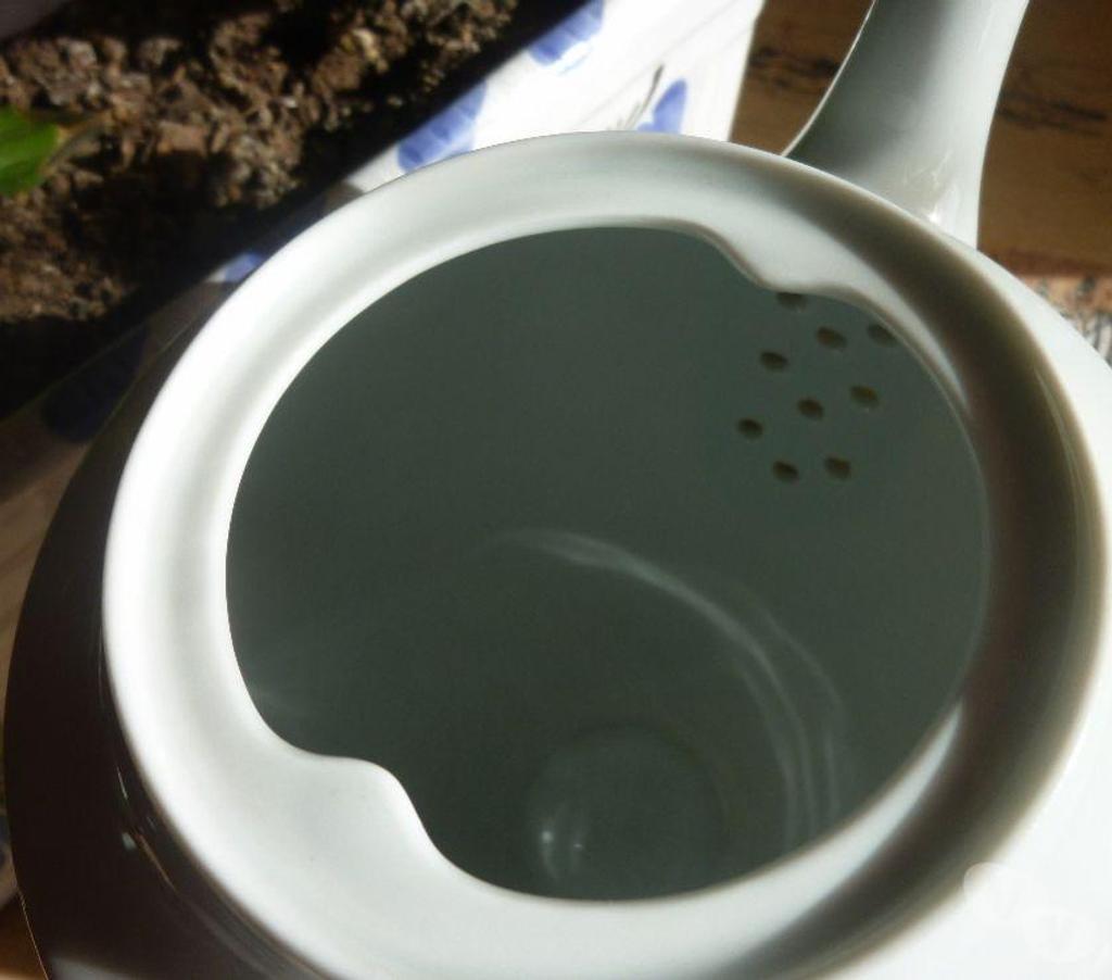 Ameublement & art de la table Rhône La Mulatiere - 69350 - Photos Vivastreet Verseuse théière NEUVE en porcelaine blanche de Limoges