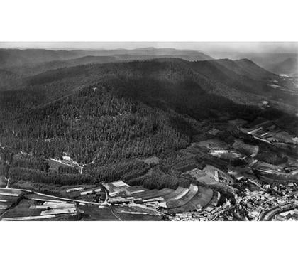 Collections Moyenmoutier Vosges - Photos Vivastreet Moyenmoutier vue semi-aérienne, N&B argentique,27x45, 1957