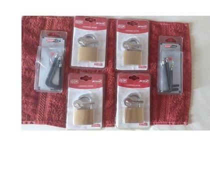 Bricolage - Jardin - Outillage Aix en Provence Aix en Provence - Photos Vivastreet LOT DE 4 CADENAS EN LAITON 50 MM ET 2 LOTS CLES ALLEN