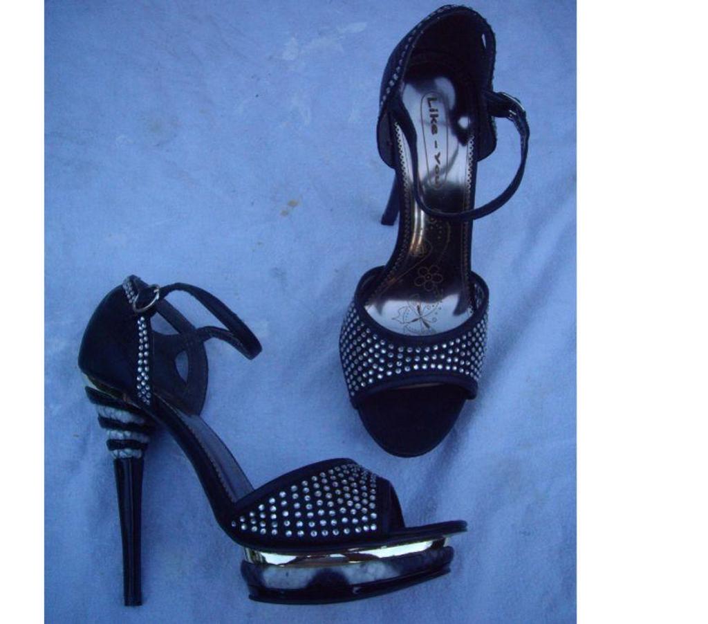 Chaussures Bas-Rhin Bouxwiller - 67330 - Photos Vivastreet Chaussures d'été à talons pointure 38-neuves