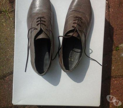 Chaussures occasion Lognes Seine-et-Marne - Photos Vivastreet Derbies en cuir femme