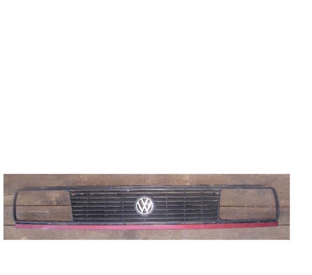 Pièces et services auto Hérault Castries - 34160 - Photos Vivastreet Calandre impeccable pour VW Passat des premières séries