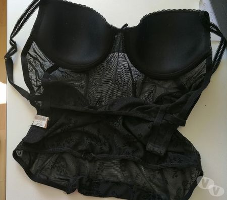 Vêtements occasion Val-d'Oise Bernes sur Oise - 95340 - Photos Vivastreet SUPERBE : BLACK BUSTIER GUÊPIÈRE TAILLE 90B